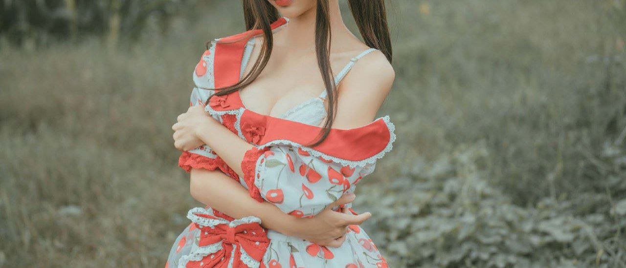 伸进同桌奶罩里摸她胸网址