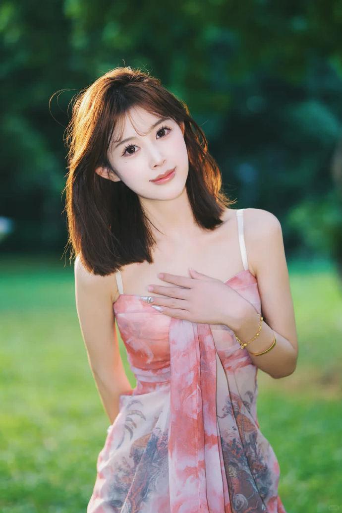 丁字裤翘臀美女视频
